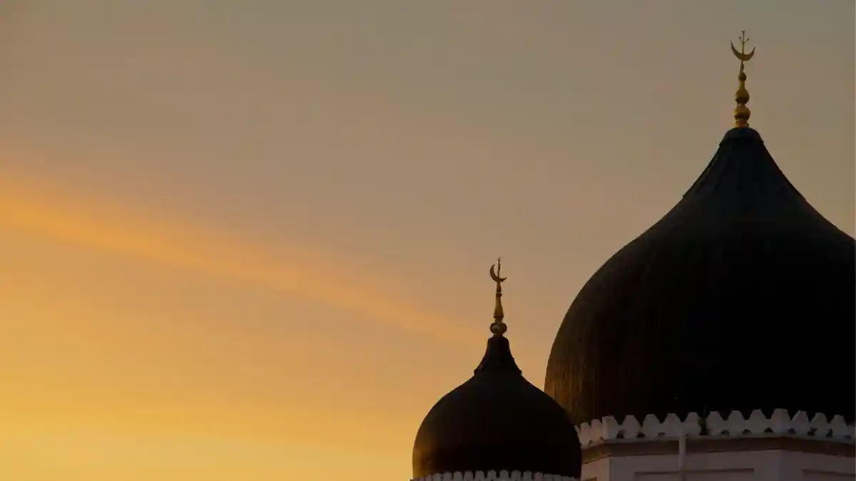Lirik Ghuroba Lengkap Arab, Latin dan Artinya