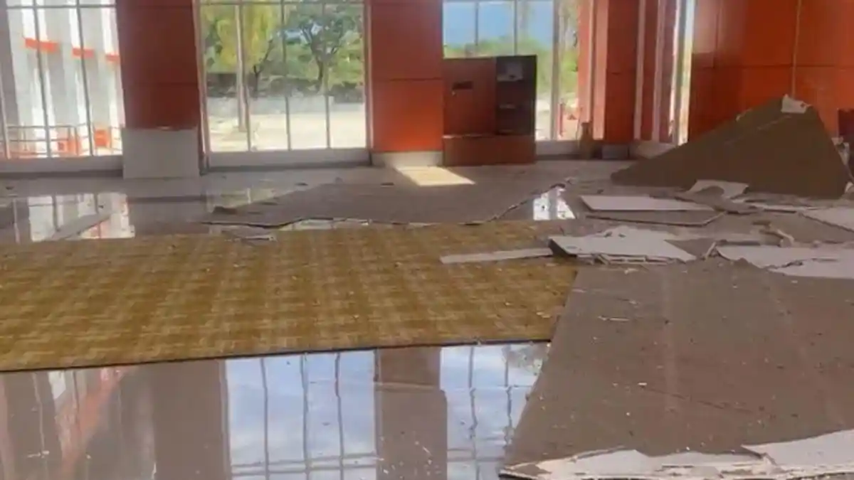 Plafon Kantor Bupati Sigi Ambruk Berserakan Diguncang Gempa M 6,7