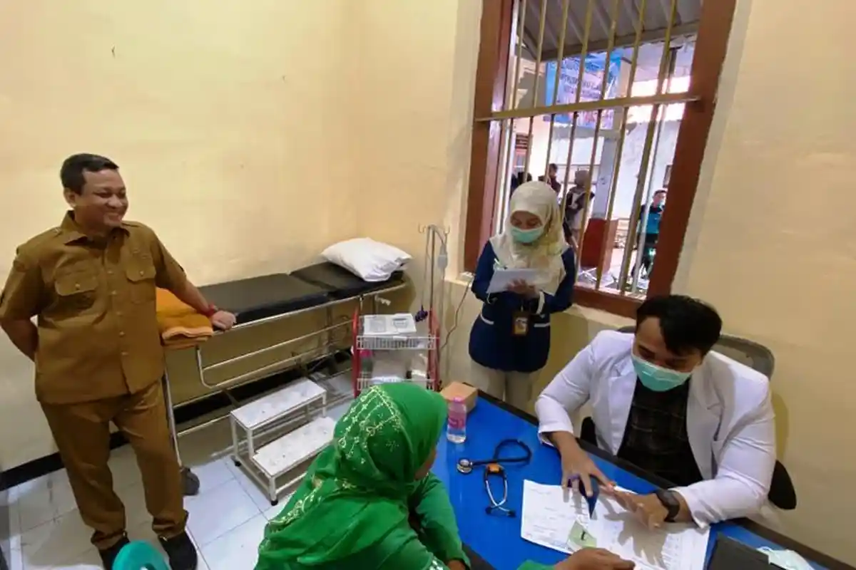 Momentum HKN, Warga Banyurip Pekalongan Nikmati Layanan Dokter Spesialis Gratis