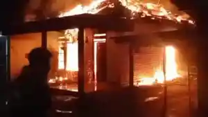 rumah-terbakar-di-boyolangu-tulungagung.jpg