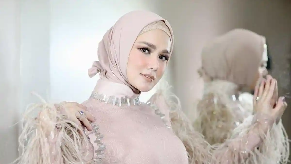 Mulan Jameela Tampil Menawan, Banjir Pujian Dikira Artis Luar Negeri