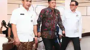 Wakil-Gubernur-Jawa-Tengah-Taj-Yasin-bersama-Menteri-Koperasi-Ferry-Juliantono-usai-Musyawarah.jpg