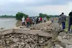 sidak-proyek-tanggul-Bojonegoro.jpg<pf>tembok-Bengawan-Solo-jebol.jpg