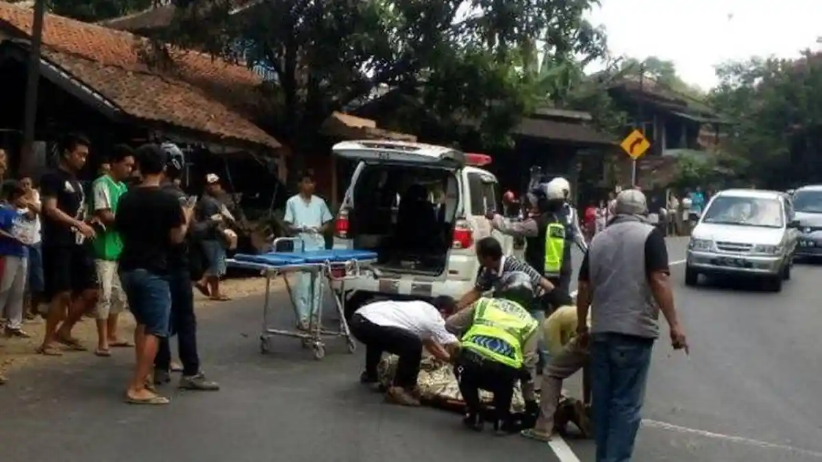 Kronologi Kecelakaan Maut, Seorang Kakek Dihantam Tewas Mobil Setelah Cari Makanan Ternak