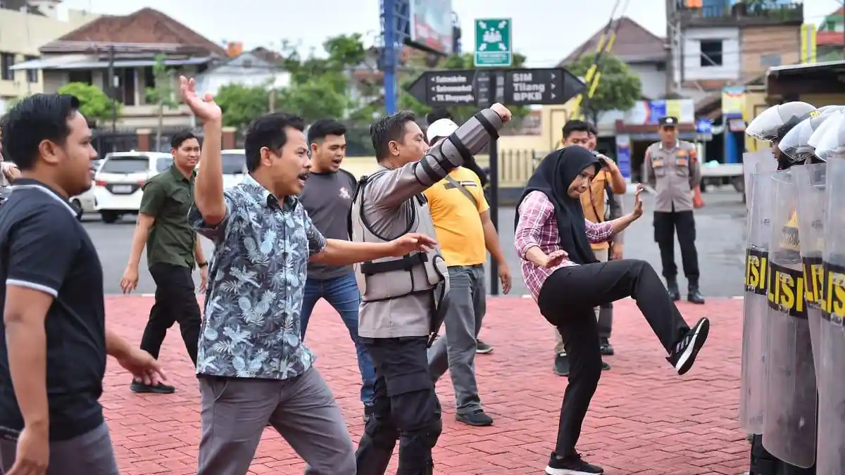 Polres Jepara Gelar Latihan Pengendalian Massa Menjelang Pemilu 2024
