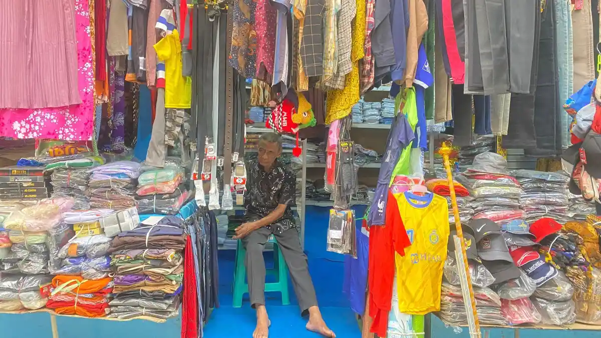 Curhat Pedagang Pakaian Pasar Segamas Purbalingga yang Kini Sepi Pembeli