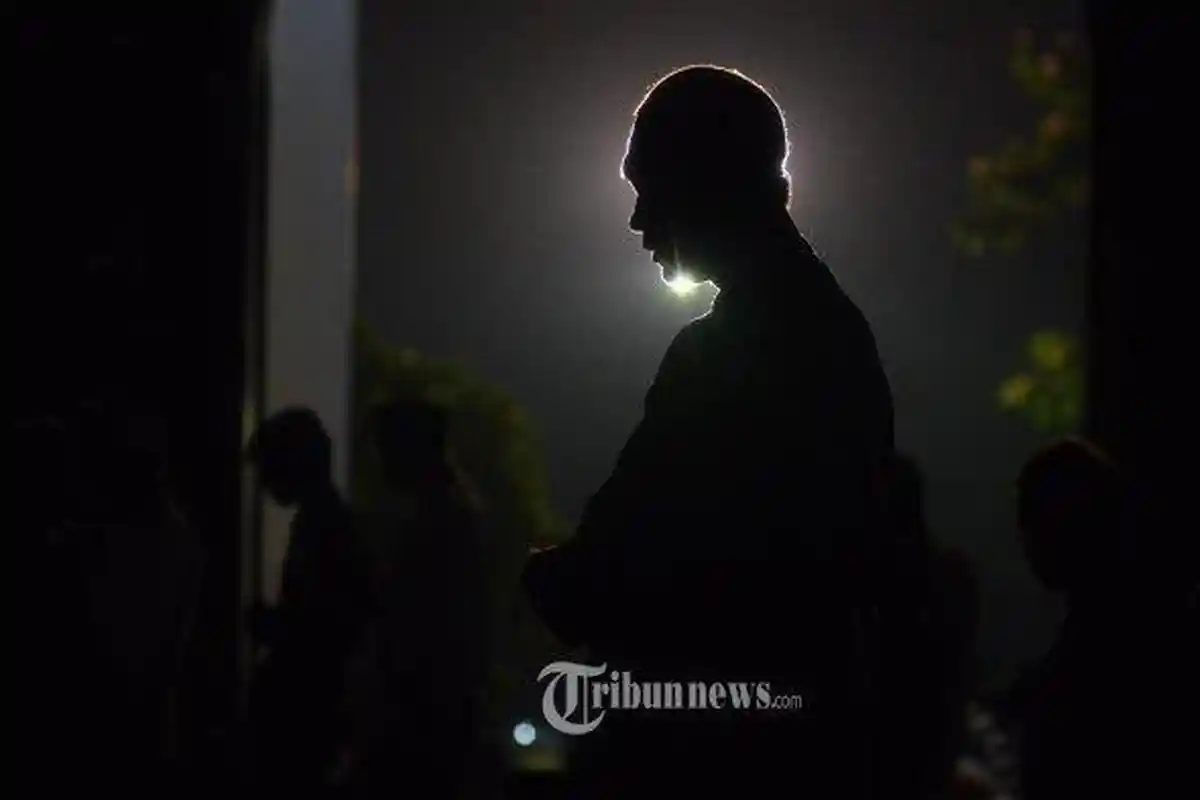 Bacaan Niat dan Tata Cara Sholat Tahajud Dikerjakan di Sepertiga Malam, serta Bacaan Doa usai Sholat