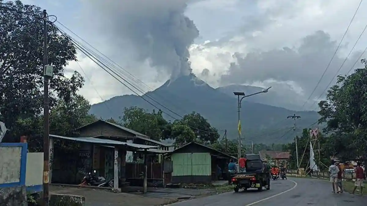 Warga Terdampak Erupsi Gunung Lewotobi Diduga Disuguhkan Berita Hoax