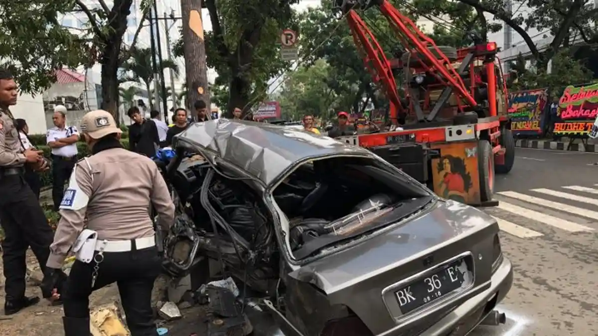 Pengemudi Mabuk Tabrak Mobil Polisi, Briptu Dedi Frengki Purba Tewas