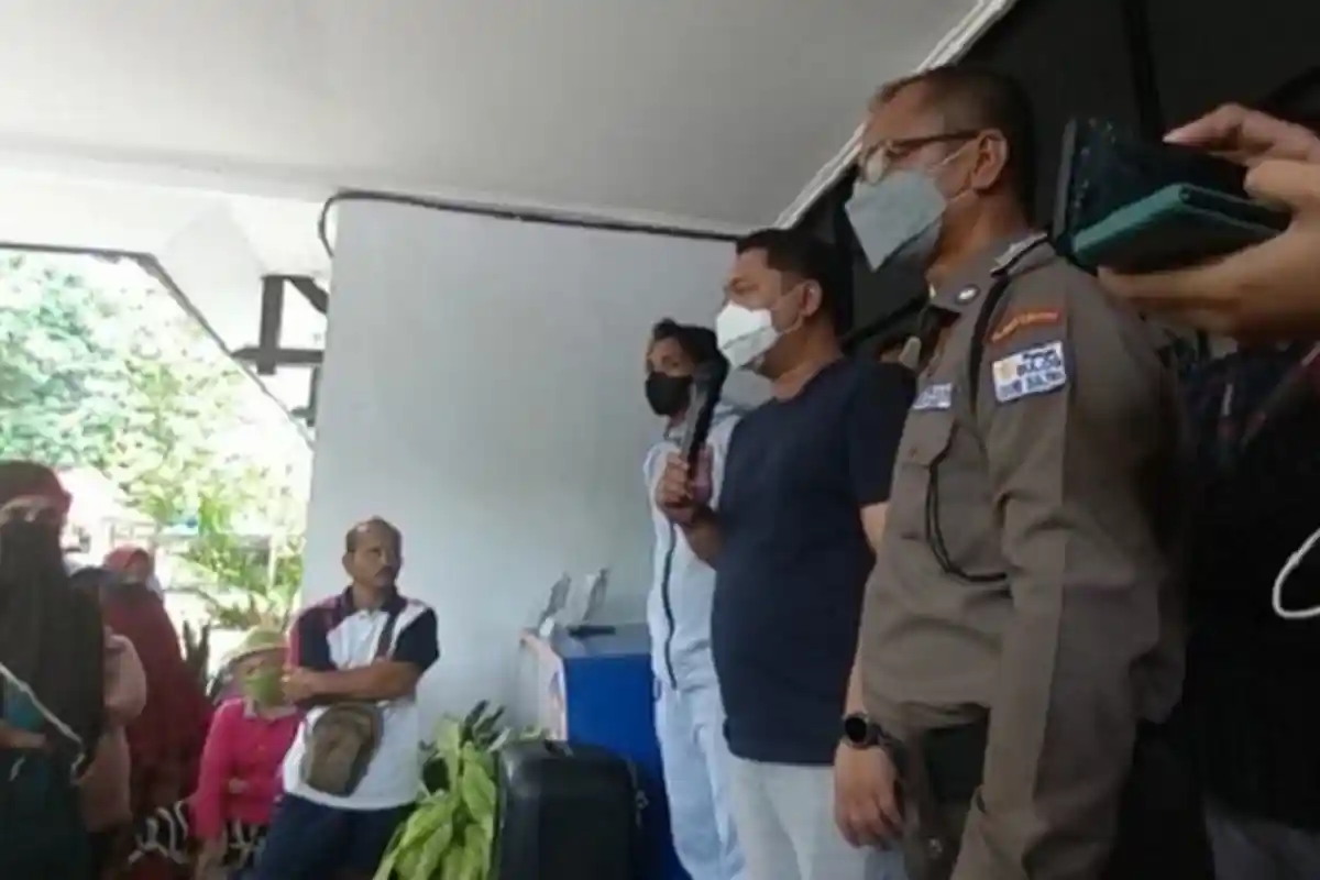 Antrean Warga Tidak Tertib hingga Terjadi Kerumunan, Bulog Sultra Tunda Pasar Murah Minyak Goreng