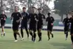 Pemain Tim Sepakbola PSIS Semarang Menjalani Latihan