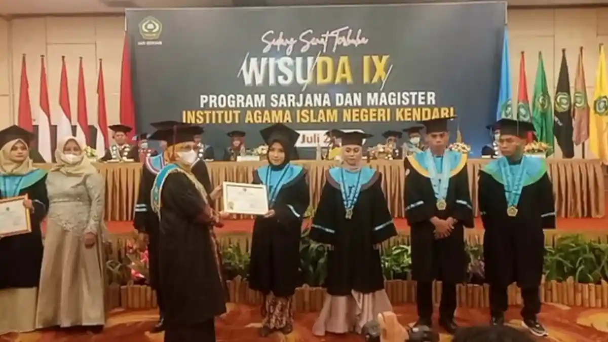 319 Wisudawan IAIN Kendari Dikukuhkan Rektor, Ini Pesan Prof Dr Faizah Binti Awad kepada Alumni
