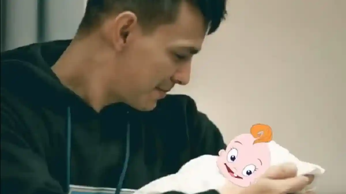 Selamat, Anak Pertama Marcell Darwin Lahir, Sang Istri Tutupi Wajah Anak: Biar Kayak Anak Selebriti