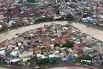 pantuan-dai-udara-banjir-di-kawasan-kampung-melayu.jpg
