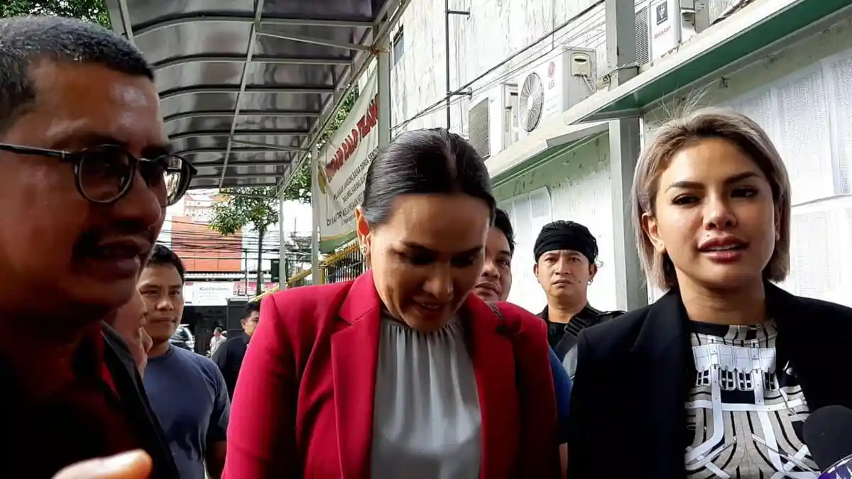 Nikita Mirzani Tulis Sendiri Eksepsi untuk Hadapi Dakwaan Kasus Penganiayaan