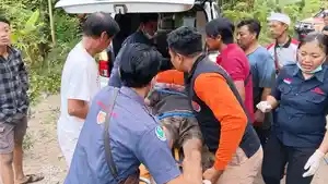 evakuasi-jatuh-ke-jurang-di-Takmung.jpg