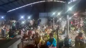 suasana-pasar-inpres-kalabahi-kecamatan-teluk-mutiara-kabupaten-alor.jpg