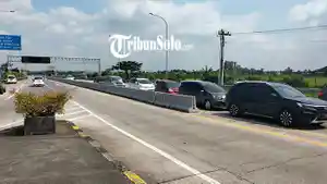 Kondisi-arus-lalu-lintas-di-Gerban-Tol-Kebakkramat-Kabupaten-Karanganyar-Sabtu-2242023.jpg