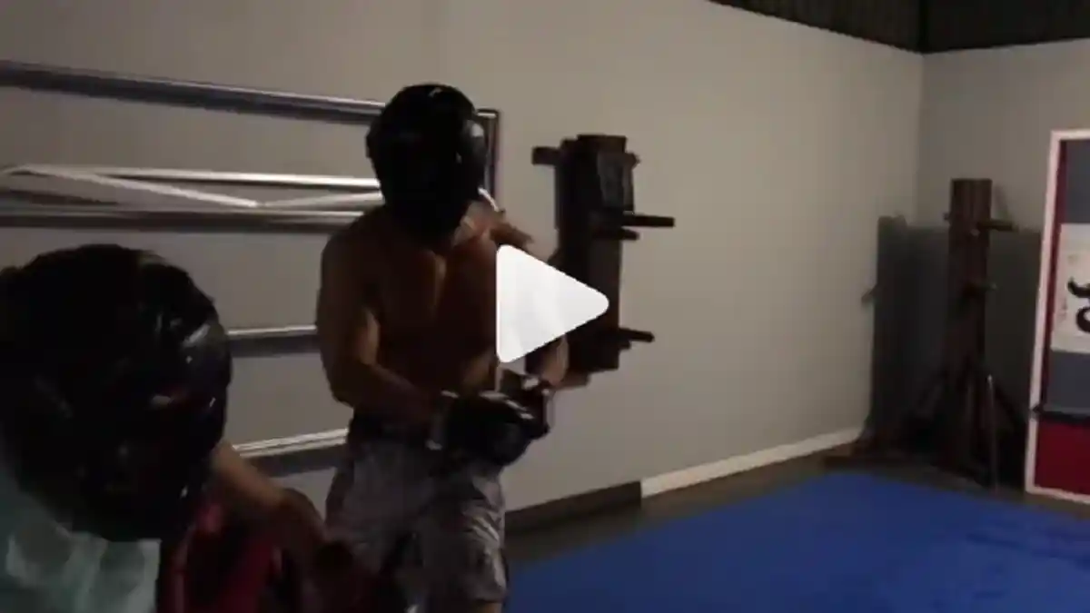 Tanpa Rasa Kasihan, Deddy Corbuzier Tinju Kepala Azka hingga Menangis 'Kenapa Pa?'