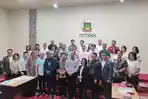 BANTUAN-Wali-Kota-Caroll-J-A-Senduk-bersama-Ketua-TP-PKK-Kota-Tomohon.jpg