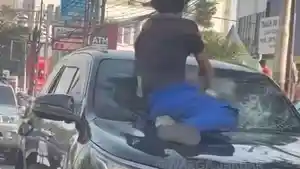 Massa-lempari-mobil-Fortuner-di-Tanah-Abang.jpg