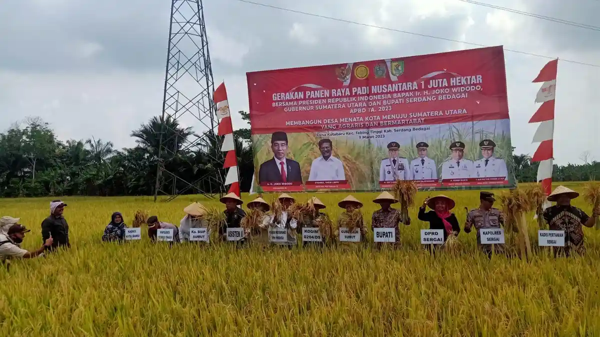 Kabag Ops Polres Tebingtinggi Hadiri Gerakan Panen Raya Padi Nusantara
