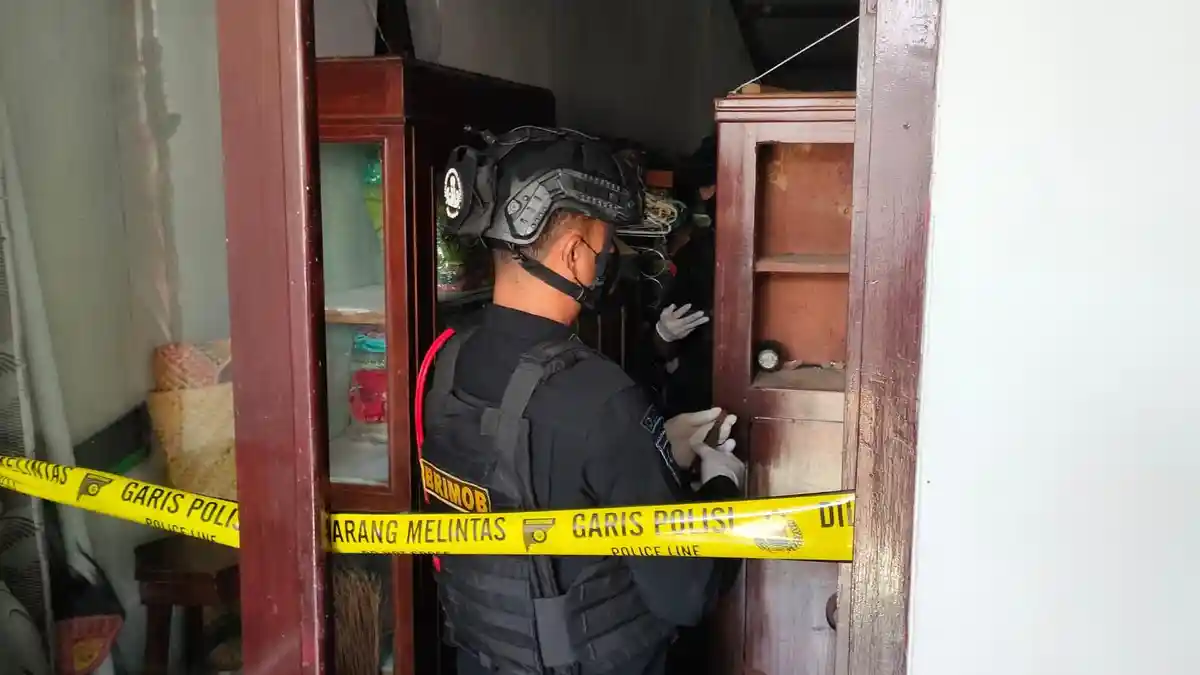 Granat dan Peluru Aktif Ditemukan di Rumah Warga Jember