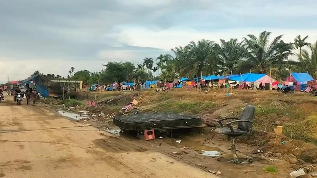 Yang Viral Kenyang Bantuan, Yang Sunyi Bertahan Sendirian
