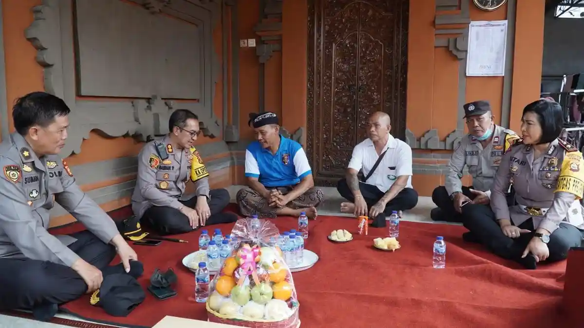 Kapolresta Denpasar Anjangsana Jelang Hari Bhayangkara Ke-76, Kunjungi Purnawirawan dan Warakawuri