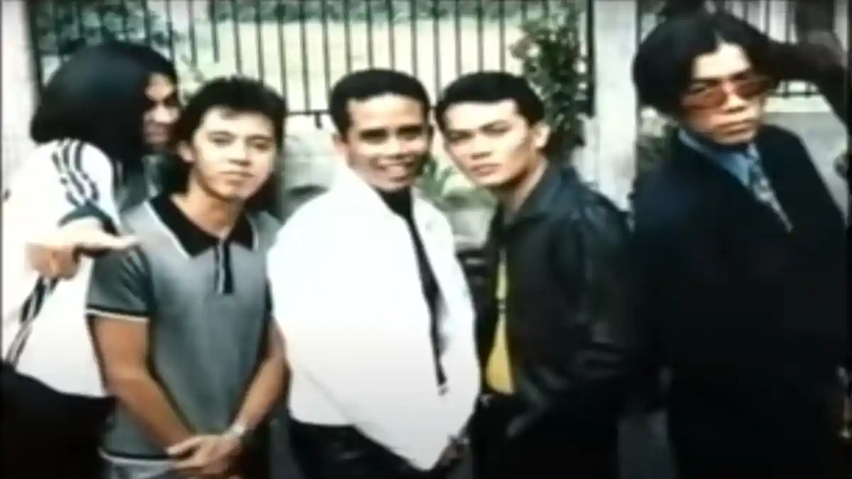 Kumpulan Lagu Grup Band Malaysia UK'S, Di Sana Menanti Di Sini Menunggu Sangat Populer