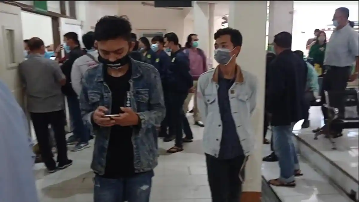 Dijaga Ketat Aparat, Sidang Putusan 5 Mahasiswa di Palembang Demo Tolak UU Omnibus Law