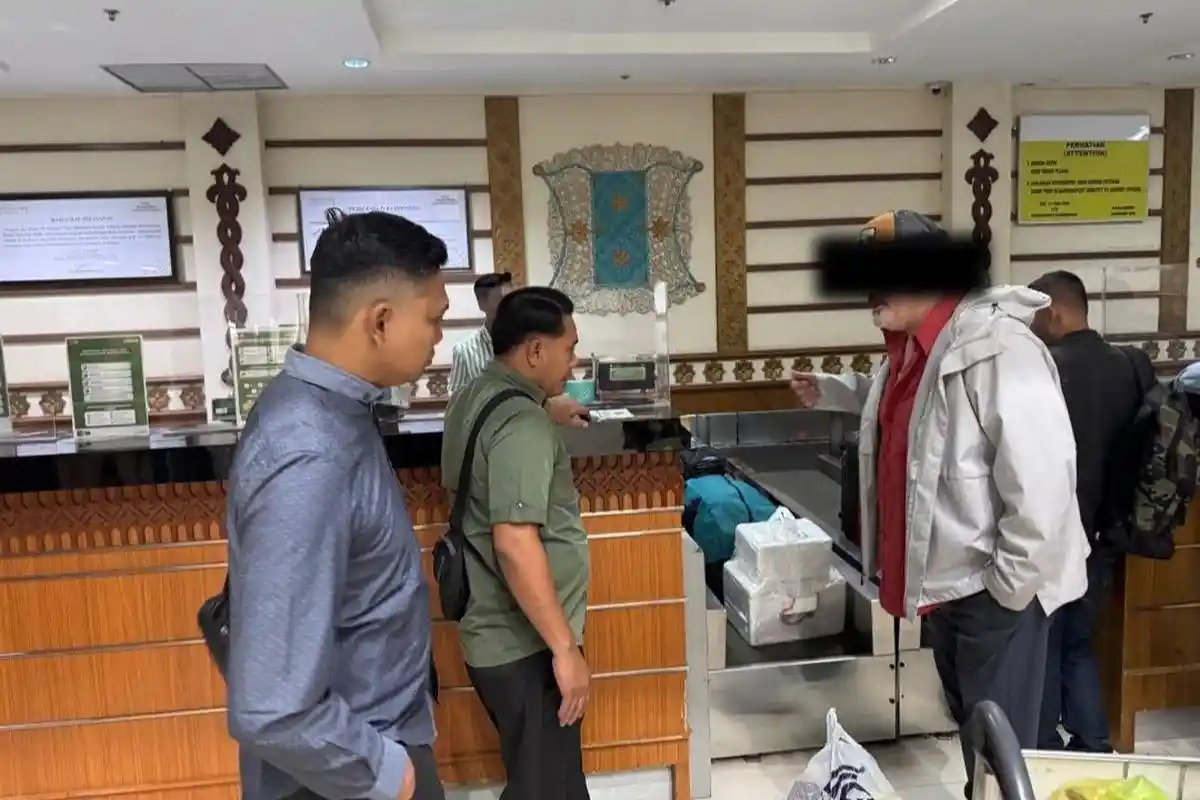 WNA Amerika Ditangkap dan Dideportasi karena Rusak Rumah Warga di Aceh