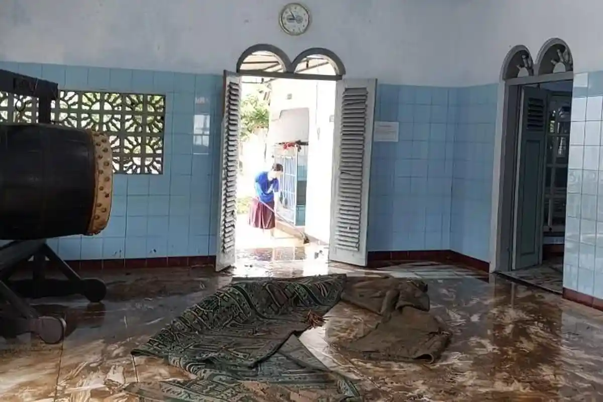 Tanggul Sungai Jebol, Air Meluap Rendam Pemukiman di Kebumen