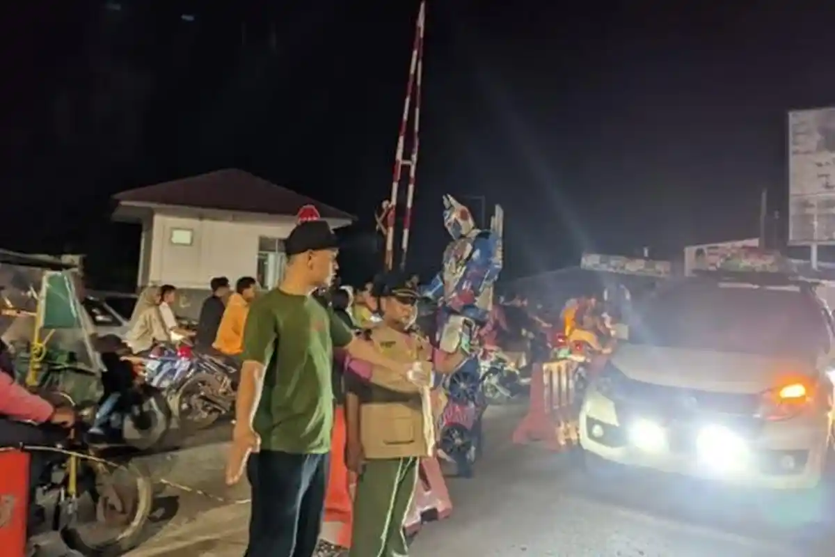 Kecelakaan Maut, Pemotor Tewas di TKP Tertabrak Kereta Api, Korban Terobos Palang Perlintasan