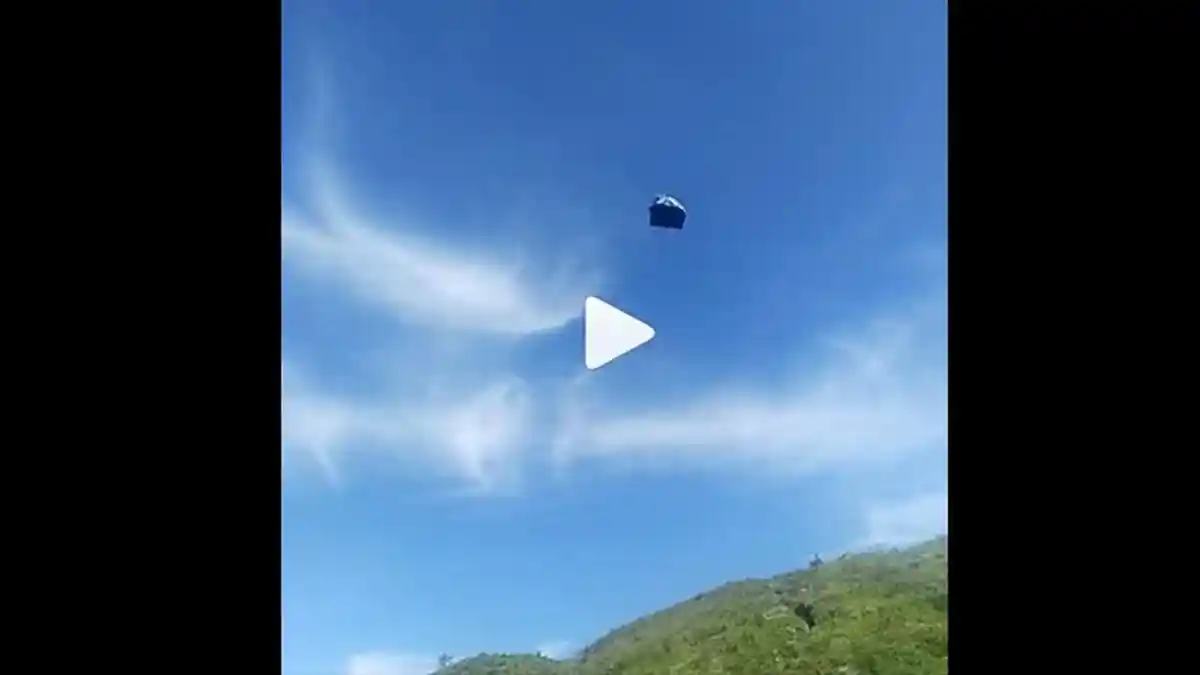 VIDEO : Benda Melayang di Gunung Merbabu, Ada yang Kira Permadani Terbang atau UFO, Ternyata . . .