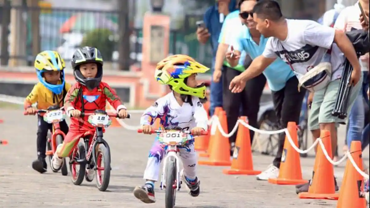 Beri Efek Positif di Masa Pertumbuhan, Ratusan Anak Beradu Sepeda di ...
