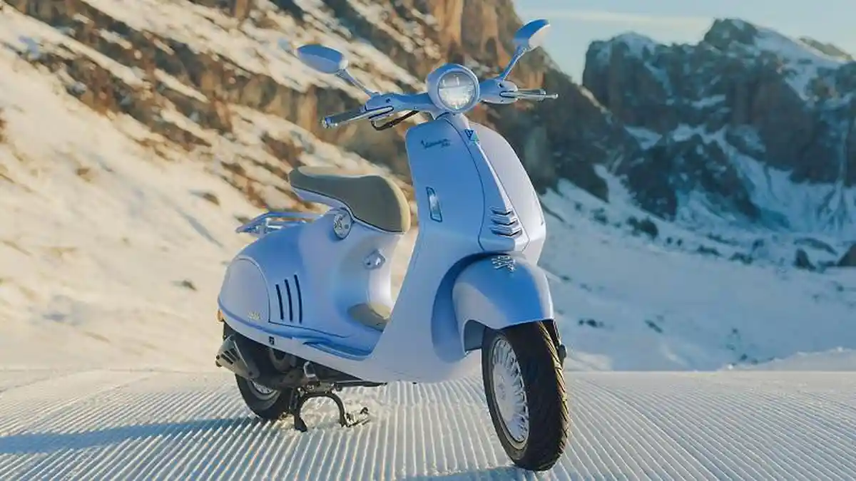 Penampakan Vespa 946 Snake ‘Icy’, Edisi Terbatas untuk Tahun Ular
