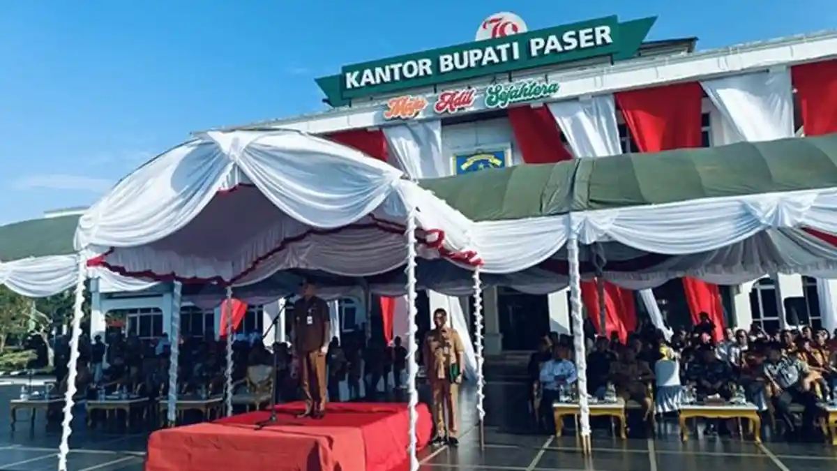 Sambut HUT Ke-79 Kemerdekaan RI, Pemkab Paser Bagikan 3.200 Bendera Merah Putih