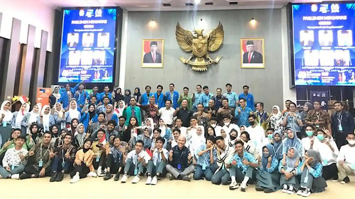 Momen Dialog Parlemen, Anggota DPRD Sulteng Alimuddin Paada Ajak Pemilih Pemula Memilih Cerdas