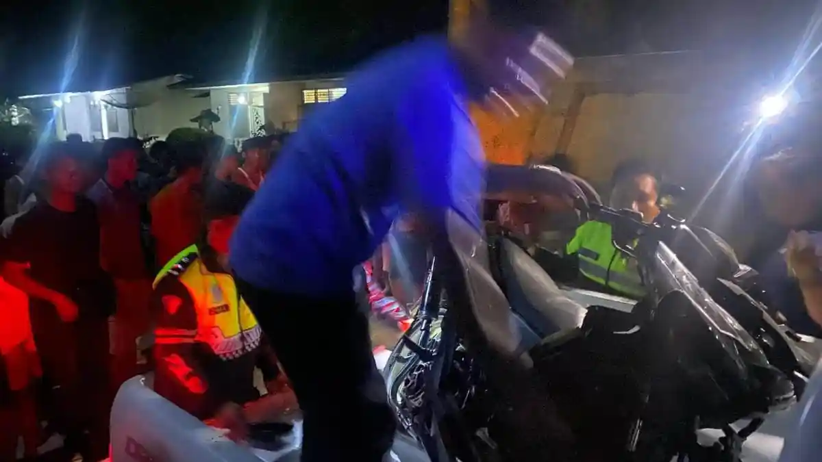 Satlantas Polres Aceh Singkil Tangani Lakalantas Pelajar Tabrak Mobil Barang 