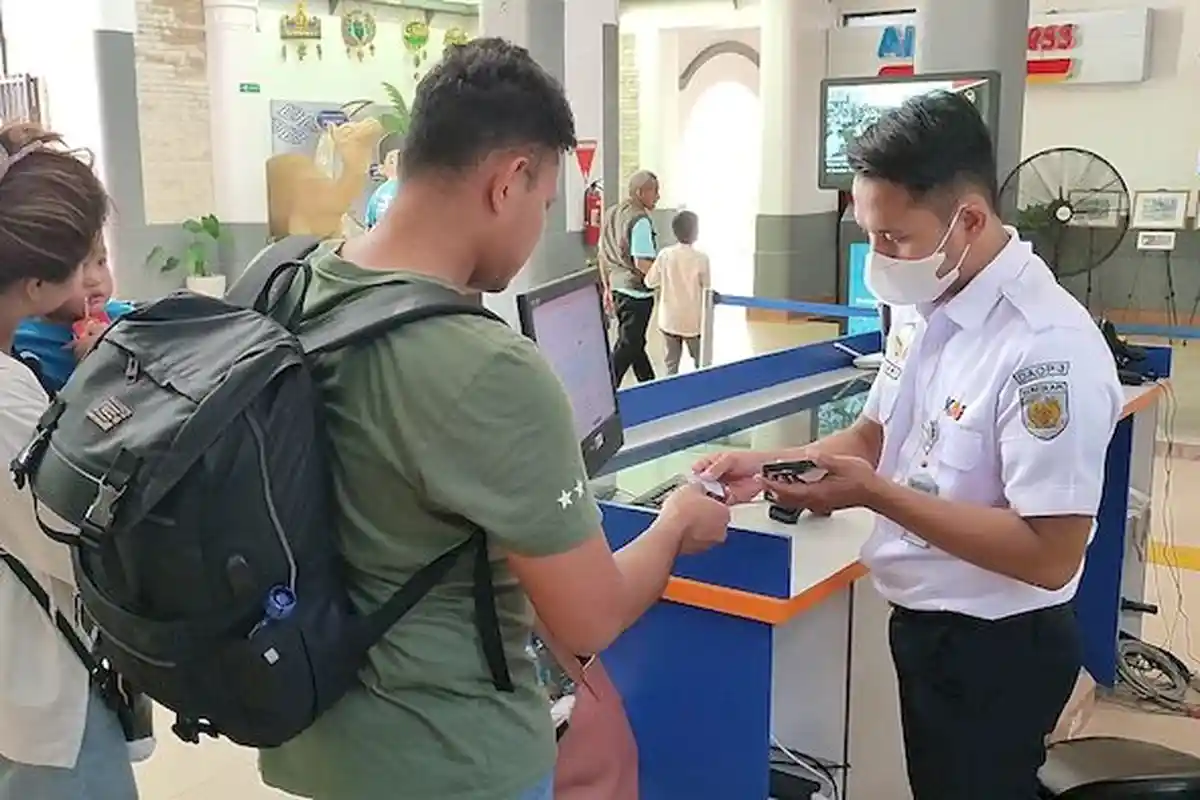 PT KAI Daop 3 Cirebon Pastikan Tiket Kereta Api Arus Balik Tujuan Jakarta Habis hingga Akhir Bulan