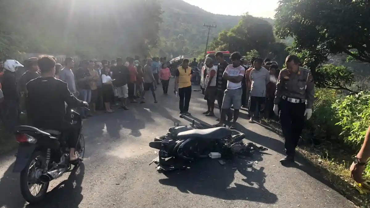 KECELAKAAN Lalulintas di Samosir, Sepeda Motor Kontra Mobil Pick up, 1 Orang Tewas 