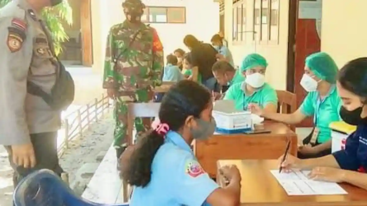 Vaksin 'Goes to School,' 94 Pelajar SMP Susila Koting Divaksin