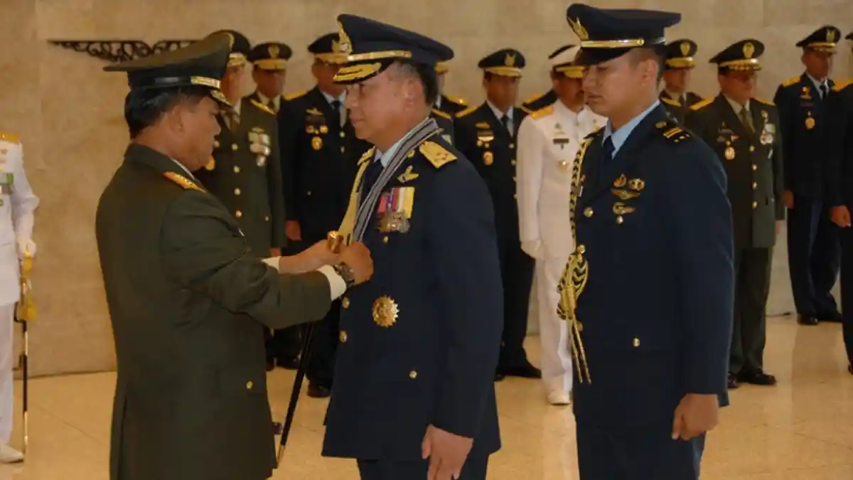 Panglima TNI Sematkan Bintang kepada KSAU Thailand