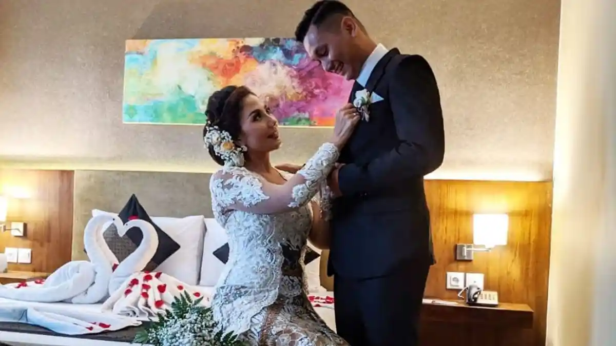 Jadi Trending Topik Google, Emma Waroka Diam-diam Sudah Nikah dengan Pria 18 Tahun Lebih Muda