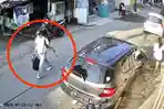 Tangkap-layar-CCTV-detik-detik-pelaku.jpg