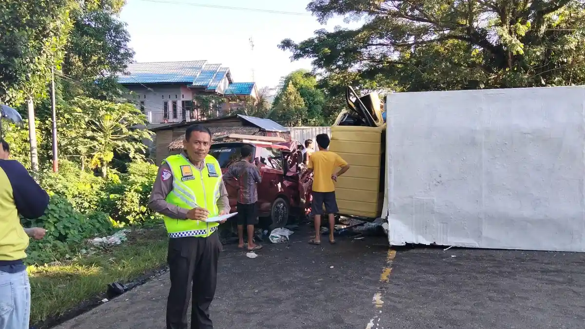 Truk Box dan Wuling Tabrakan di Walenrang Utara Luwu, Tiga Orang Meninggal Dunia