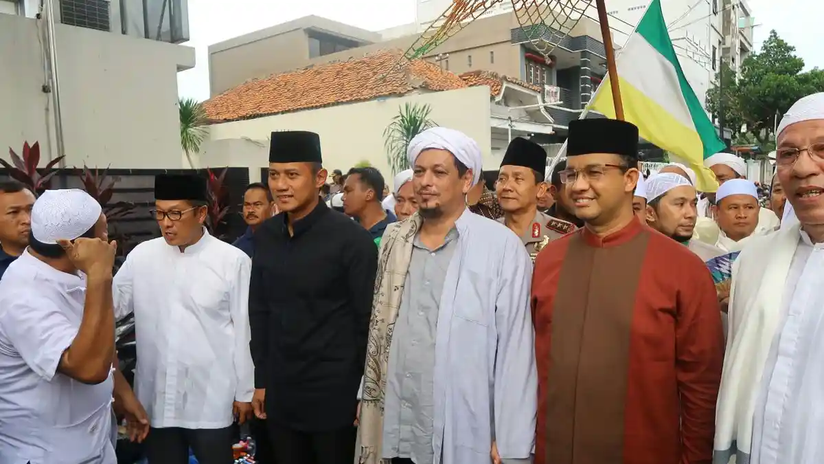 Anies Baswedan dan Agus Yudhoyono Cipika Cipiki Saat Hadiri Acara Maulid Nabi di Kwitang
