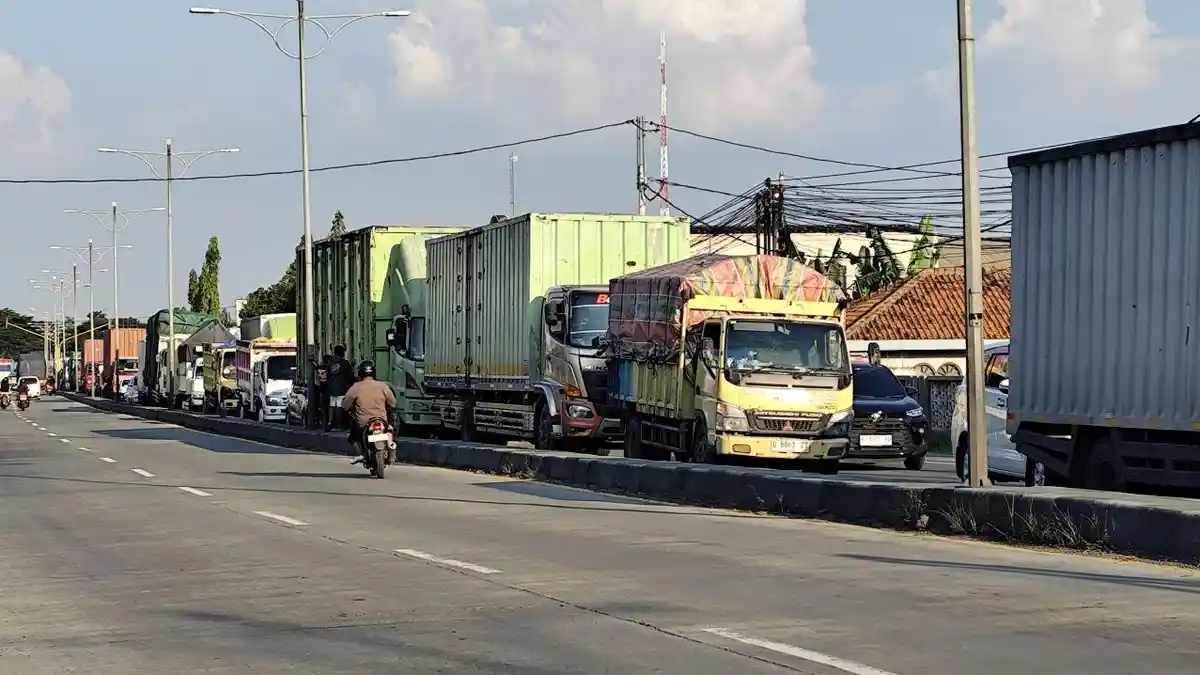 Proyek Pengecoran Pantura Kendal Dimulai, Kemacetan 3 Kilometer Mengular di Brangsong