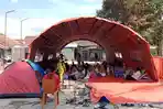 Pasca-gempa-Suemdang-Suasana-tenda-pengungsian.jpg